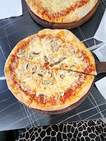 Cheese and Mushrooms Pizza